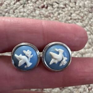 Avon Vintage Dove Cameo ClipOns